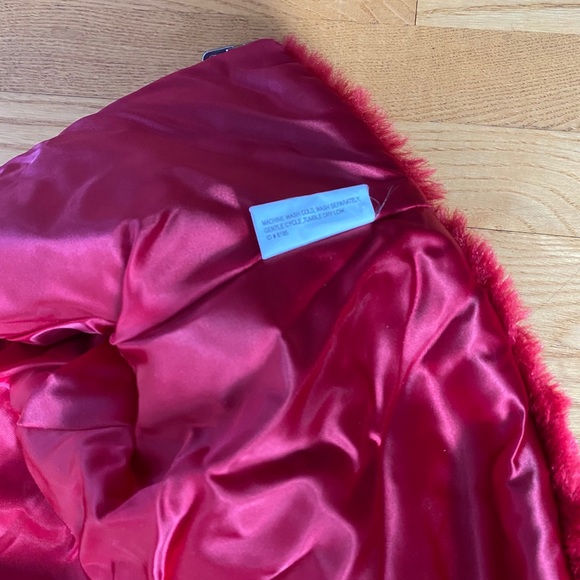 Toddlers red faux fur jacket - Picture 4 of 7